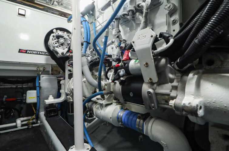 ITAMA YACHT Engine Room Cummins QSM-11