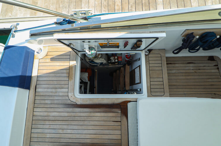 PRANA 46' ITAMA LUXURY YACHT Engine Room Hatch