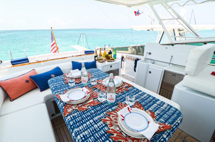 PRANA 46' ITAMA Yacht Lunch-Bar Area