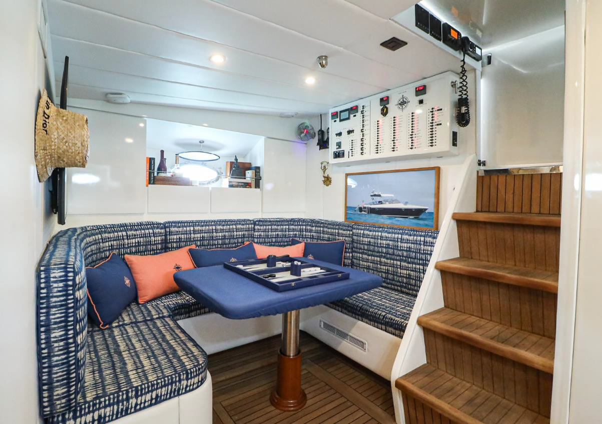 PRANA 46' Custom Itama Express Yacht-Dinette